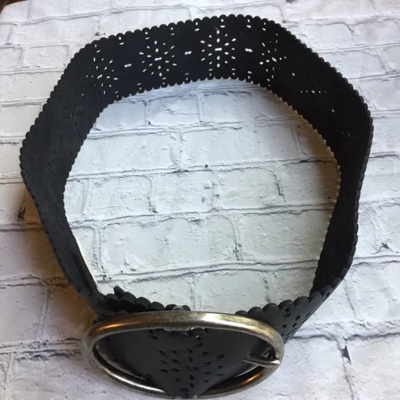 Liz Claiborne Black Scalloped Laser-Cut Leather Belt with Silver Buckle - Picture 6 of 9